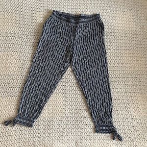 Loft navy blue pattern flowy pants, size 4